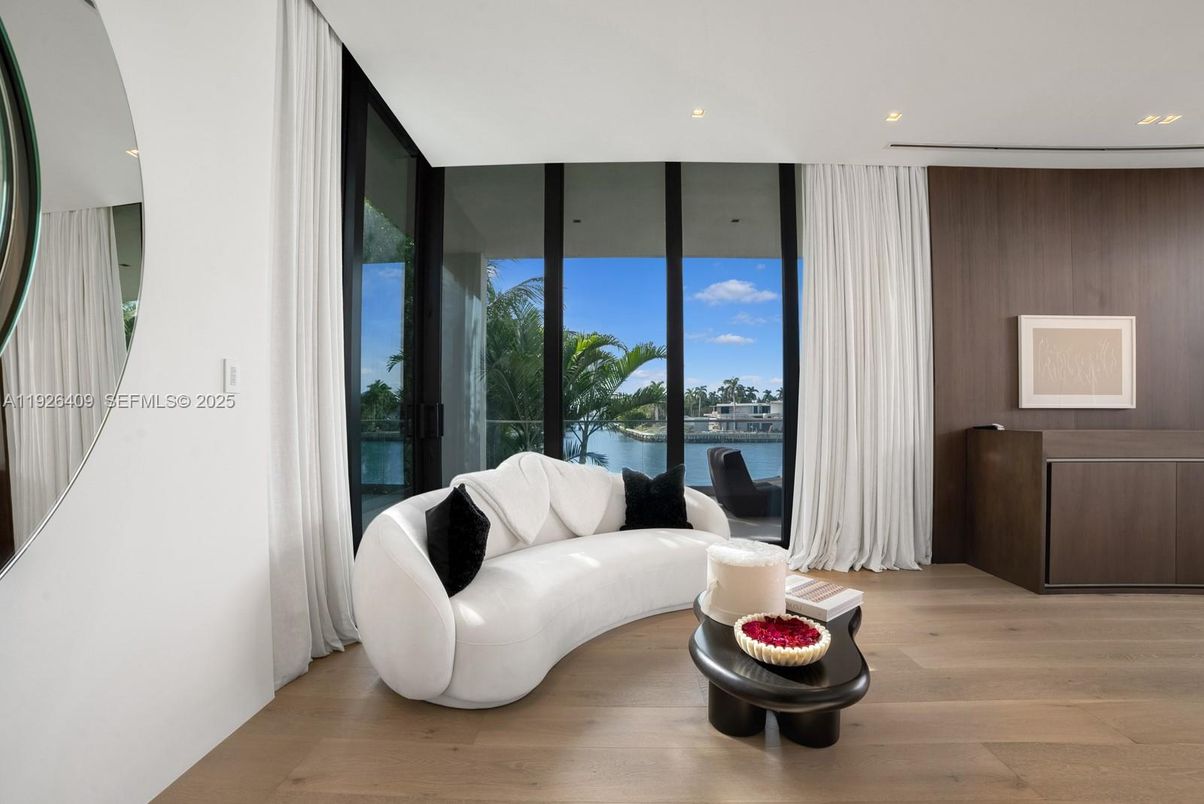 Interior, Living room, Recessed Lighting, Water, Wood Texture Flooring