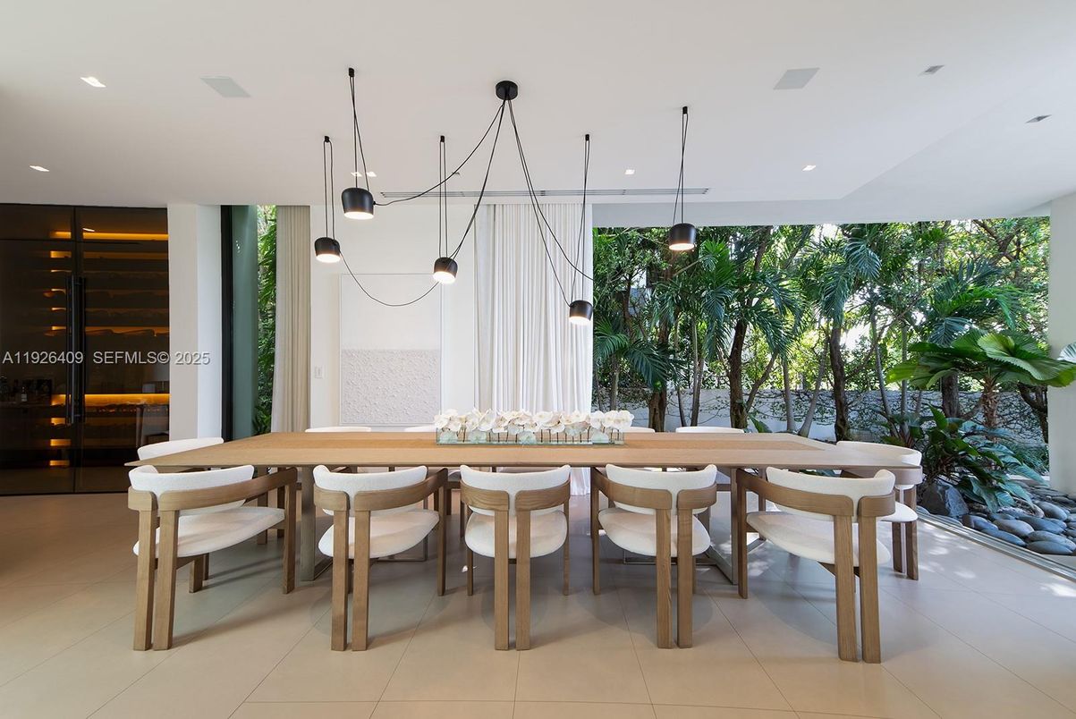 Dining room, Interior, Pendant Lights, Recessed Lighting