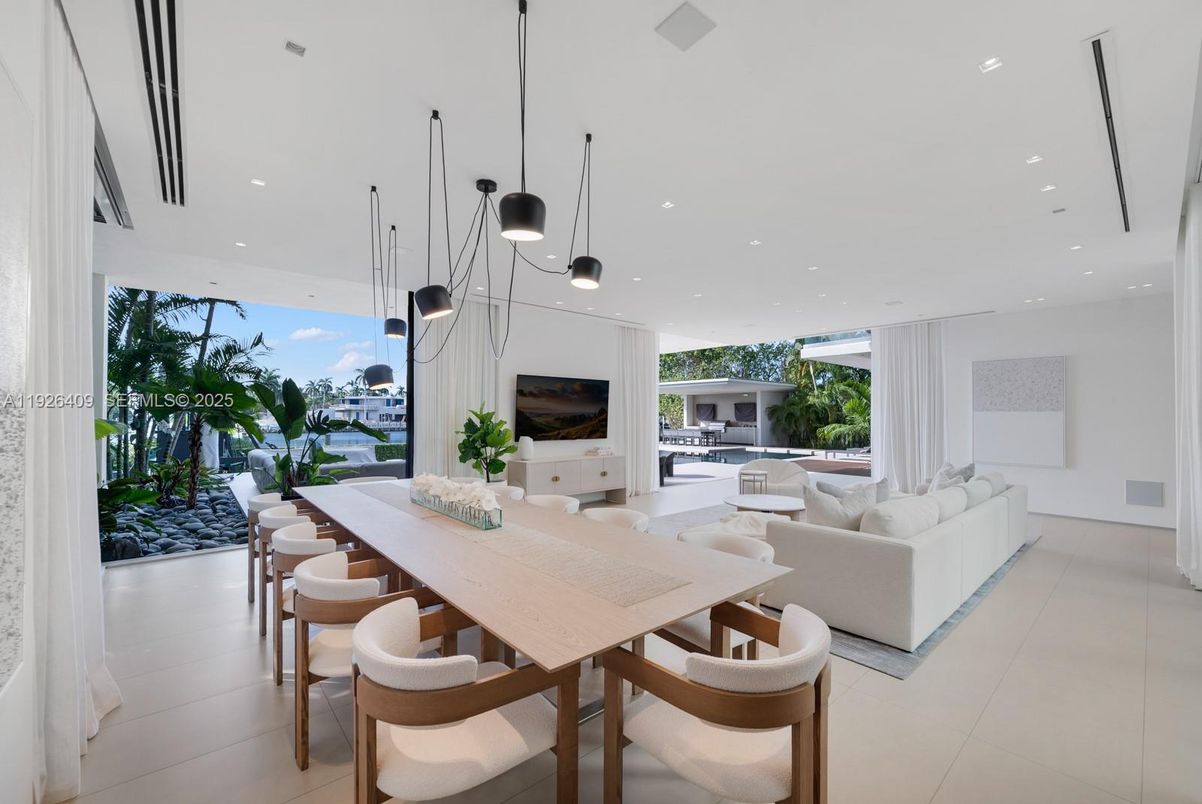 Dining room, Interior, Living room, Pendant Lights, Recessed Lighting