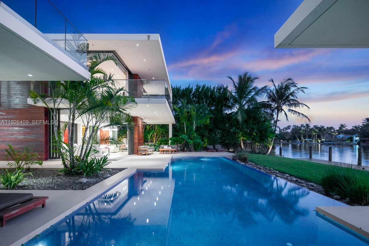 Exterior, Pool, Water