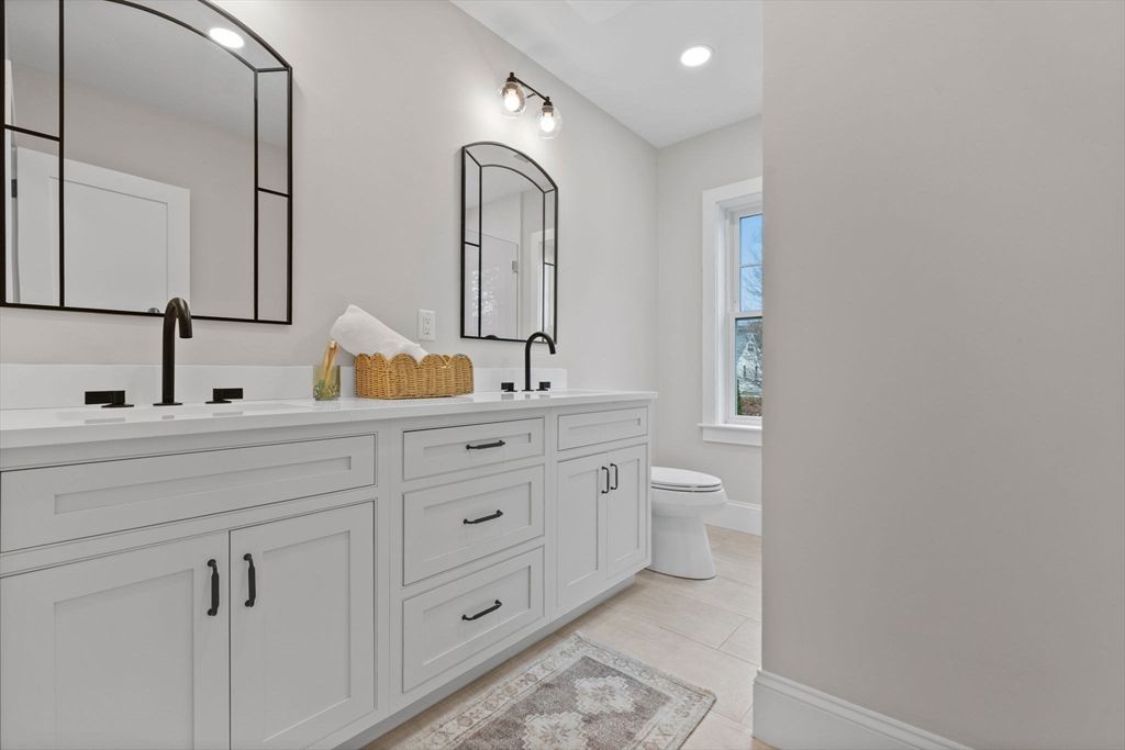 Bathroom, Dual Sink Vanities, Interior, Recessed Lighting