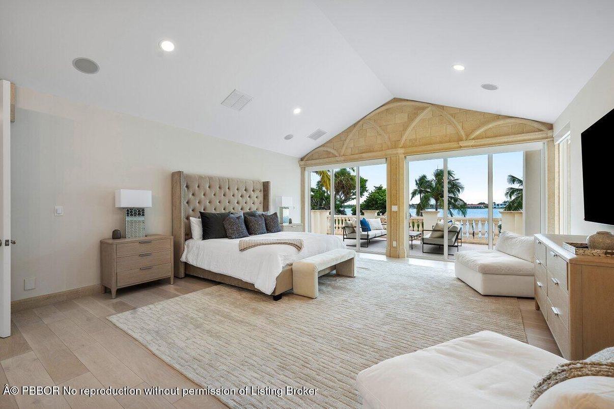 Bedroom, Interior, Recessed Lighting, Water, Wood Texture Flooring