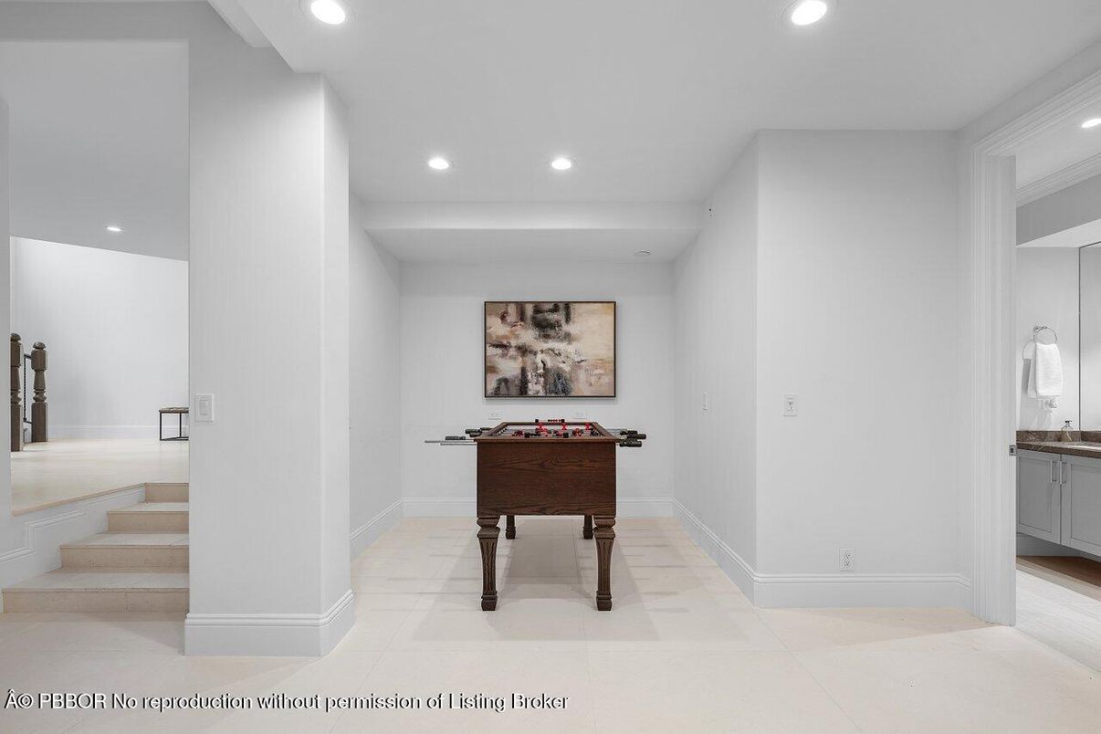 Game Room, Interior, Recessed Lighting