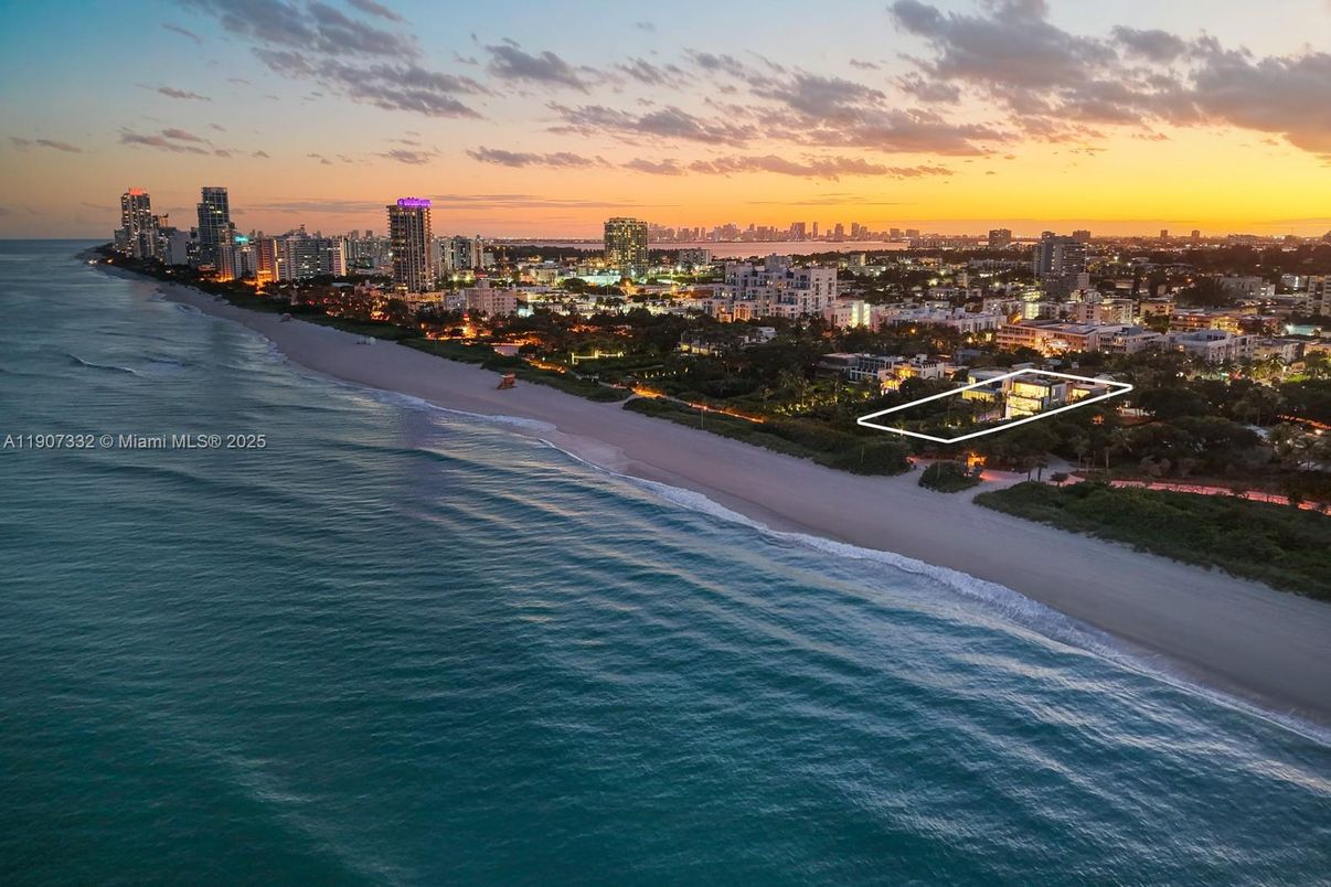 Exterior, Pool, Water