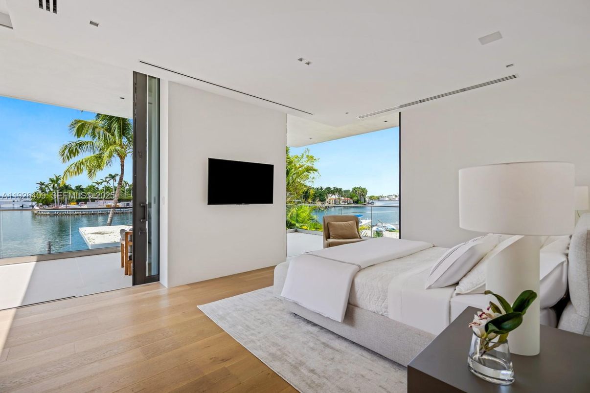 Bedroom, Interior, Recessed Lighting, Water, Wood Texture Flooring