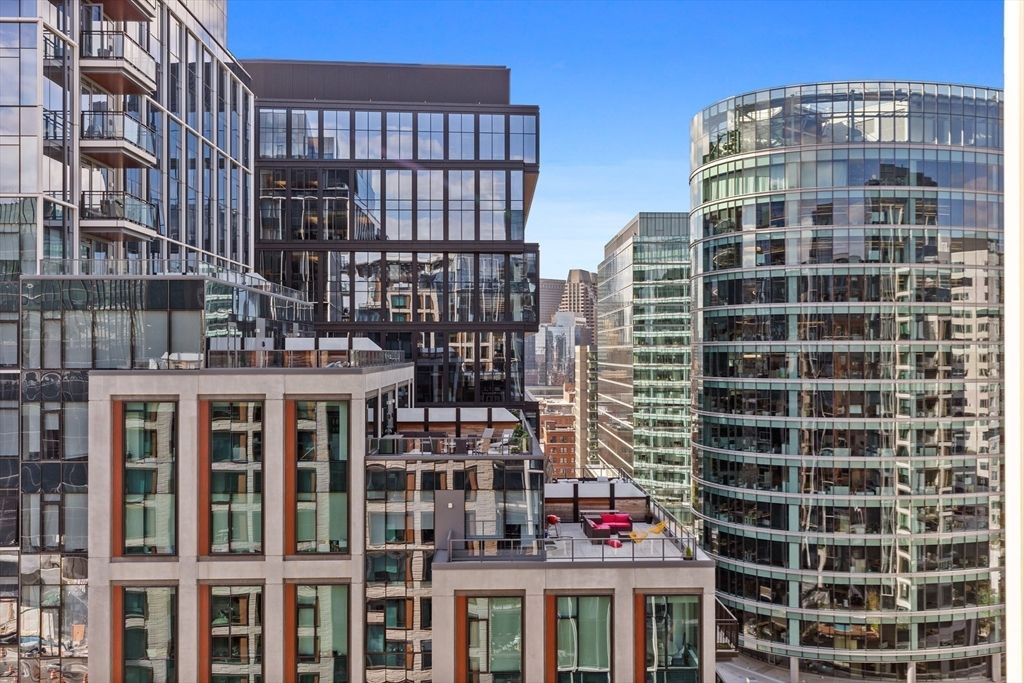 Exterior, Facade, Highrise