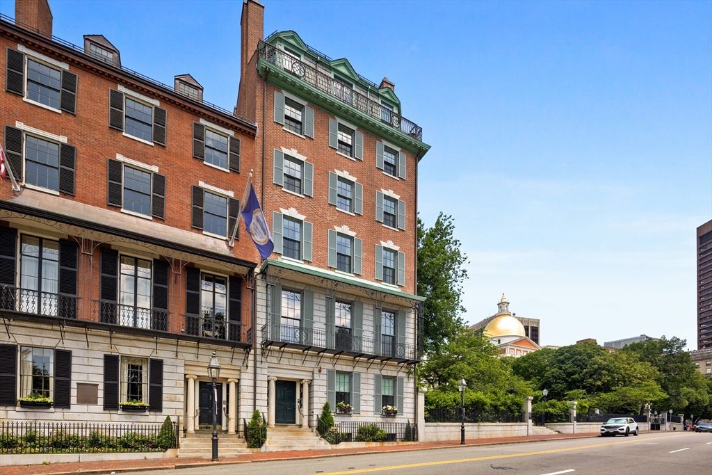 Exterior, Facade, Brick Facade, Rowhouse