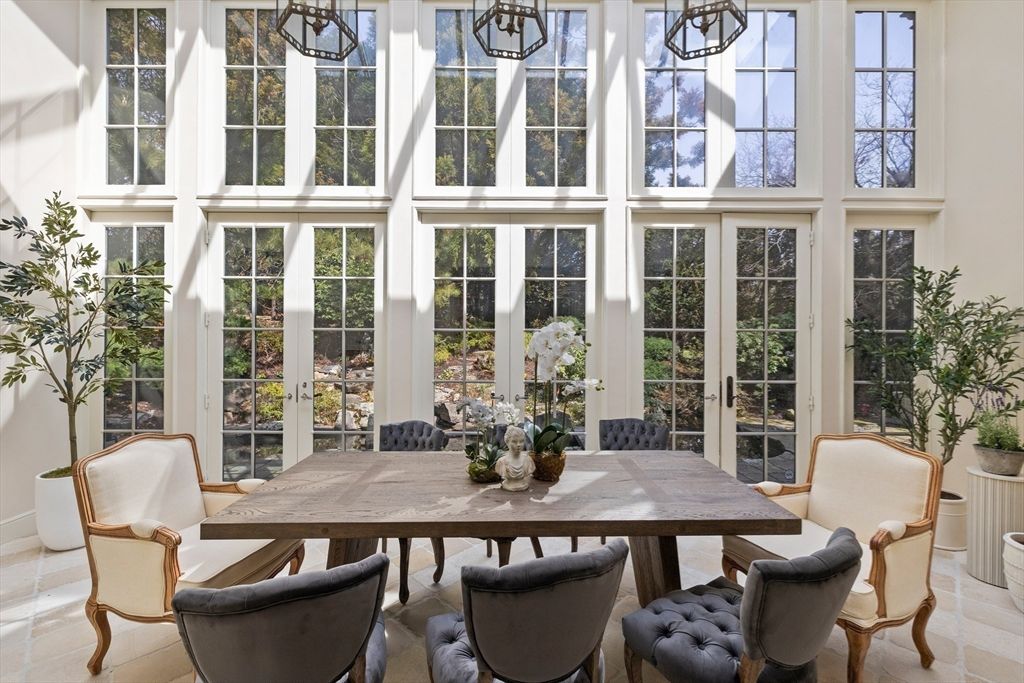 Dining room, Interior