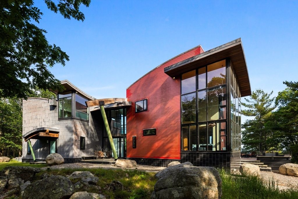 Backyard, Exterior, Facade, Modern