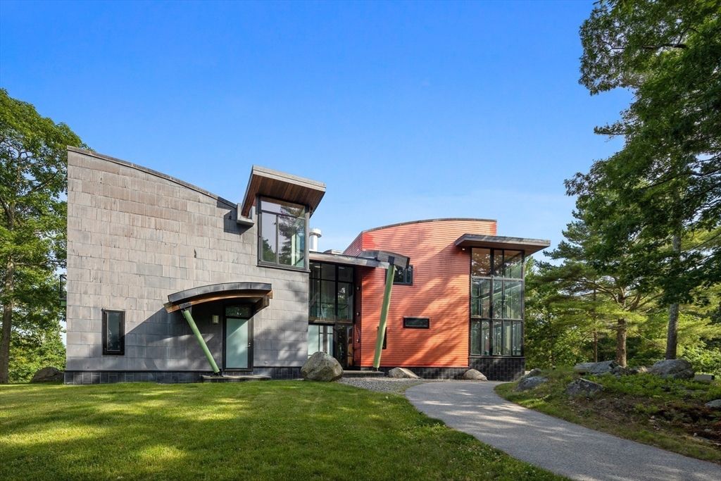 Backyard, Exterior, Facade, Modern