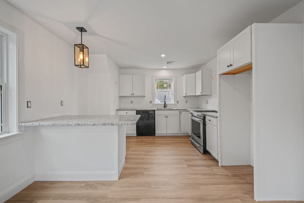 Interior, Kitchen, Pendant Lights, Recessed Lighting, Wood Texture Flooring