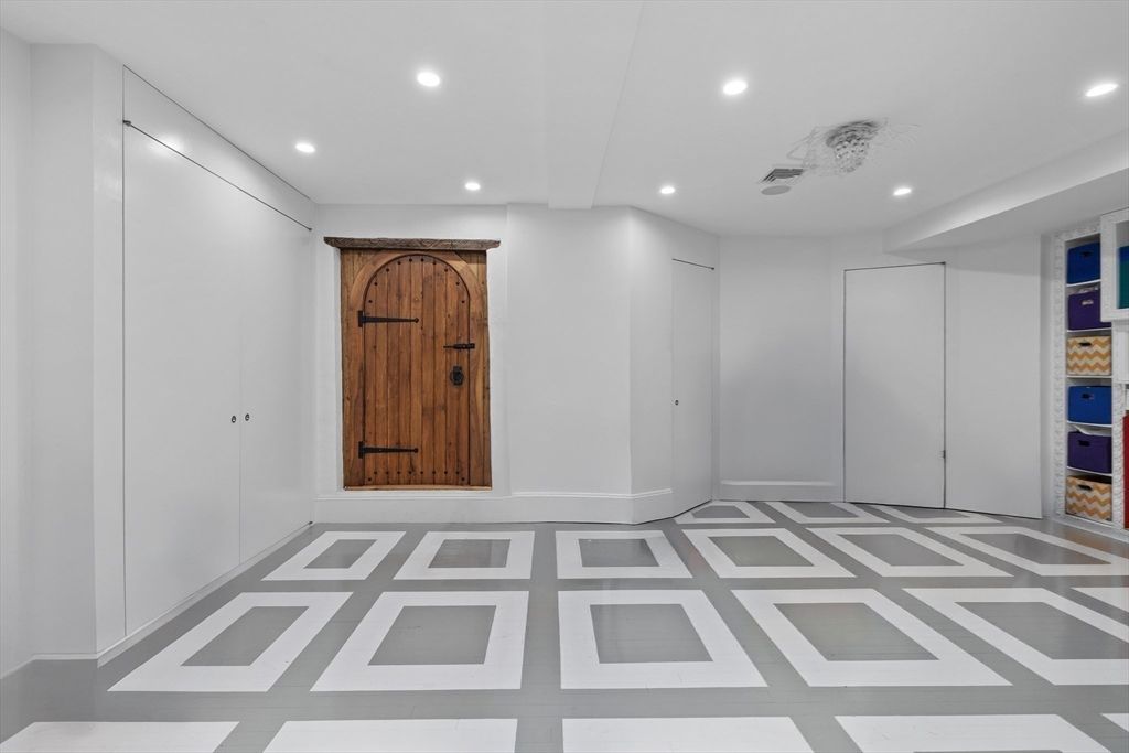 Empty room, Interior, Recessed Lighting