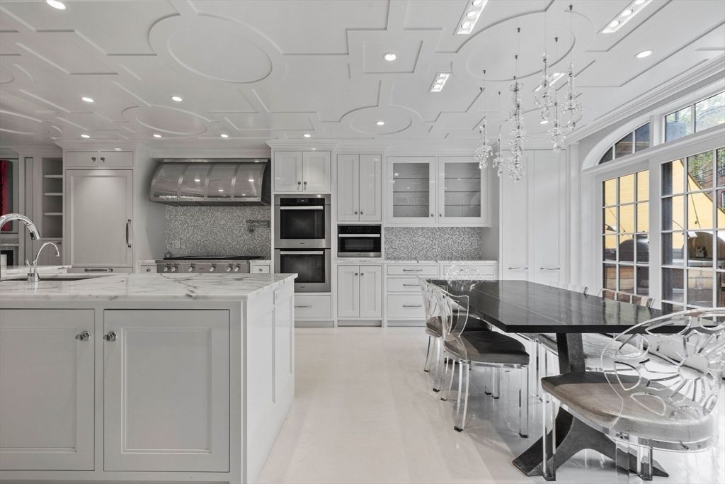 Chandelier, Dining room, Interior, Kitchen, Recessed Lighting, Stainless Steel Appliances