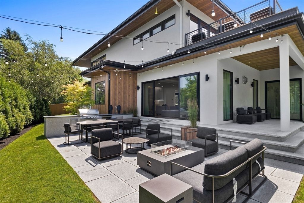 Backyard, Exterior, Outdoor Kitchen