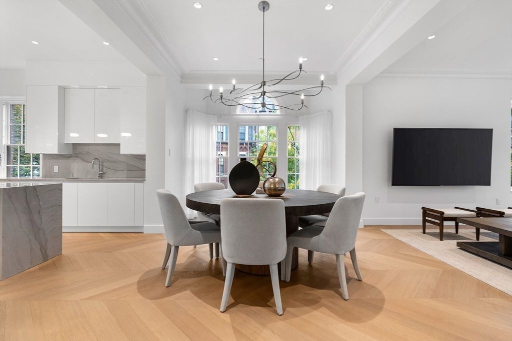 Chandelier, Dining room, Interior, Recessed Lighting, Wood Texture Flooring