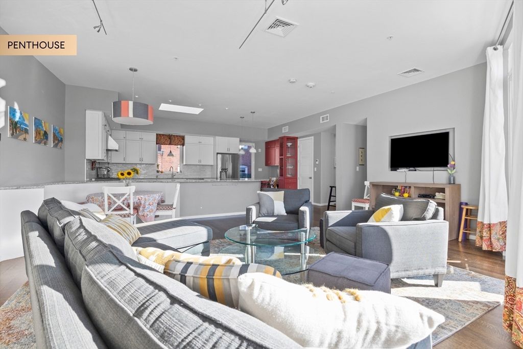 Interior, Kitchen, Living room, Pendant Lights, Recessed Lighting, Wood Texture Flooring