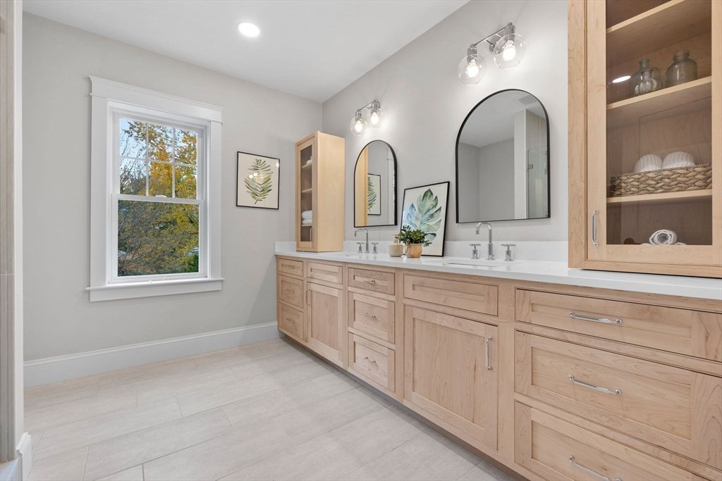 Bathroom, Dual Sink Vanities, Interior, Recessed Lighting
