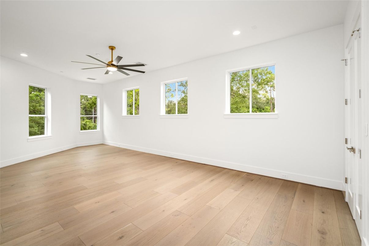 Empty room, Interior, Recessed Lighting, Wood Texture Flooring