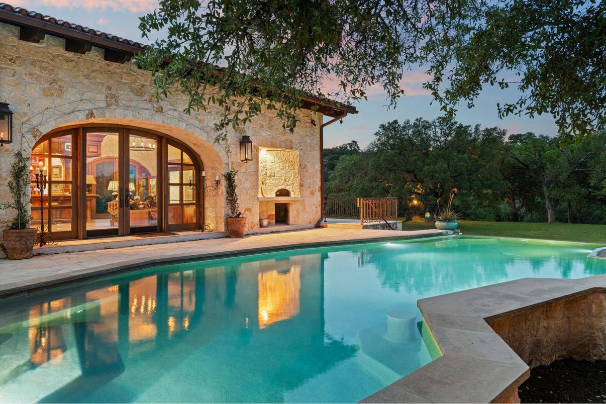 Exterior, Fireplace, Pool