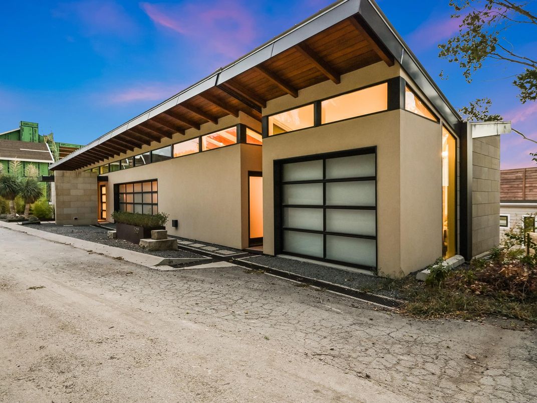 Attached, Exterior, Facade, Modern