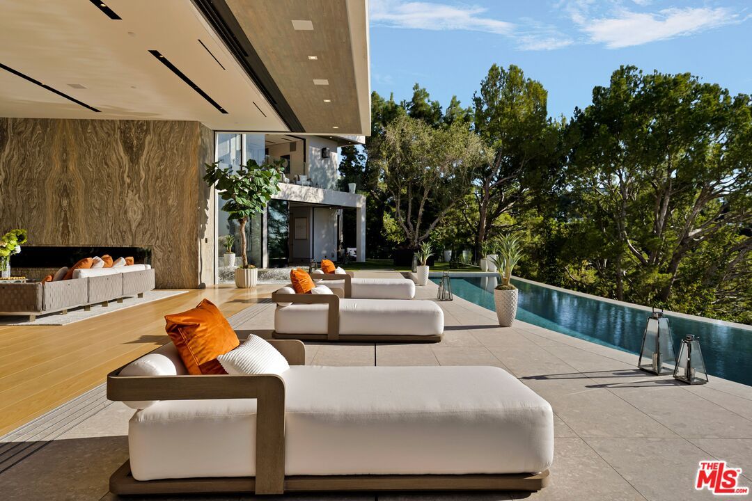 Exterior, Fireplace, Pool