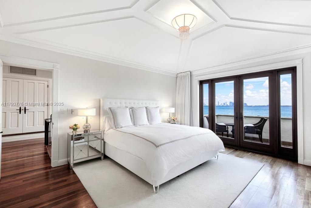 Bedroom, Interior, Water, Wood Texture Flooring