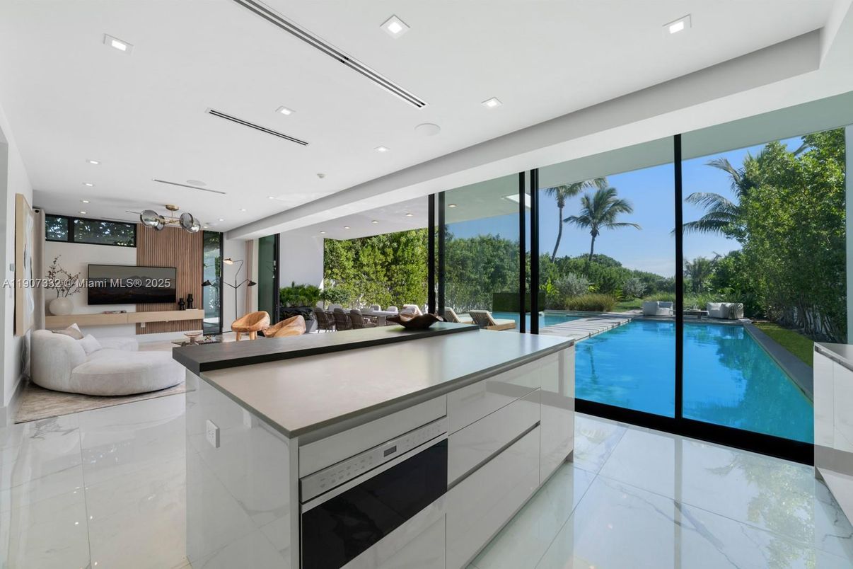 Interior, Kitchen, Living room, Pool, Recessed Lighting, Water