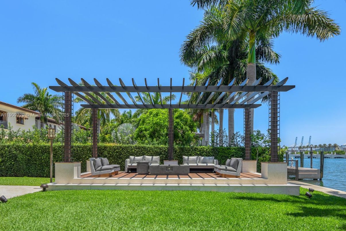 Backyard, Exterior, Water