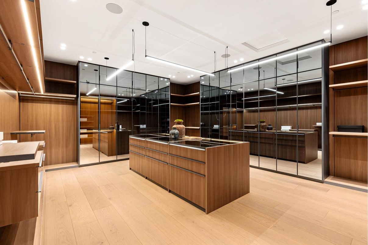 Interior, Pendant Lights, Recessed Lighting, Walk-in Closets, Wood Texture Flooring