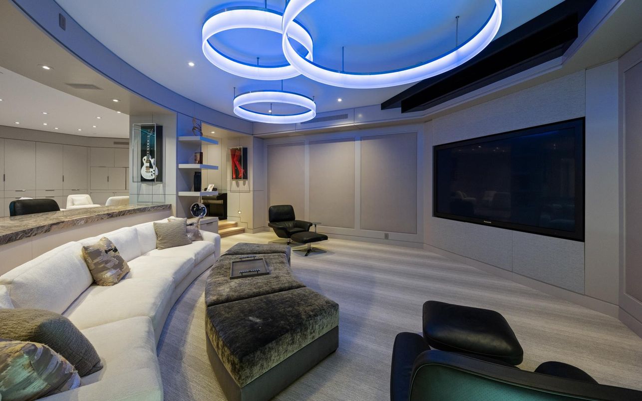 Interior, Living room, Pendant Lights, Recessed Lighting, Wood Texture Flooring