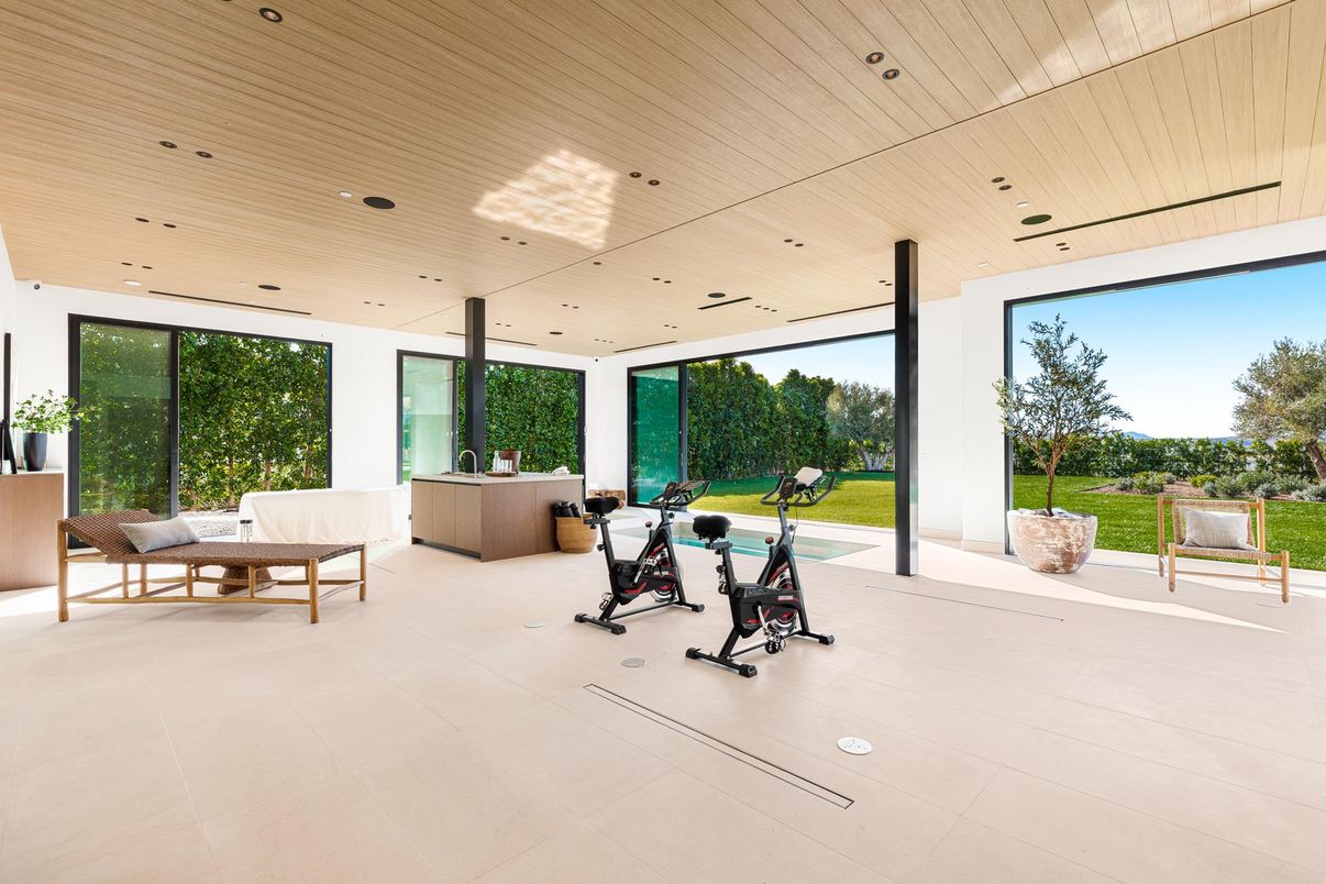 Fitness Equipment, Interior, Recessed Lighting, Wooden Ceilings