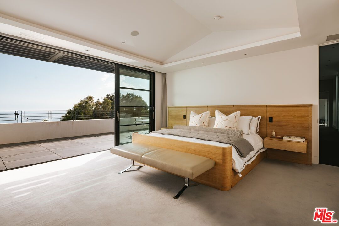 Bedroom, Interior, Recessed Lighting, Water