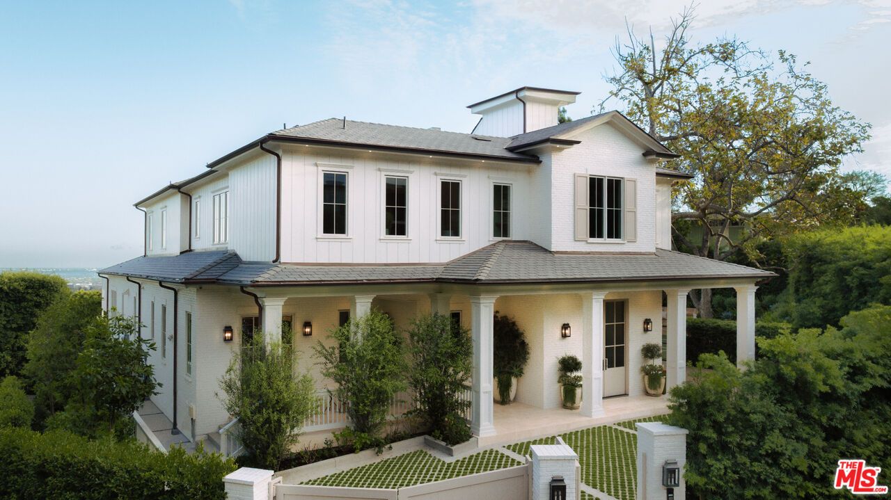 Exterior, Facade, Farmhouse