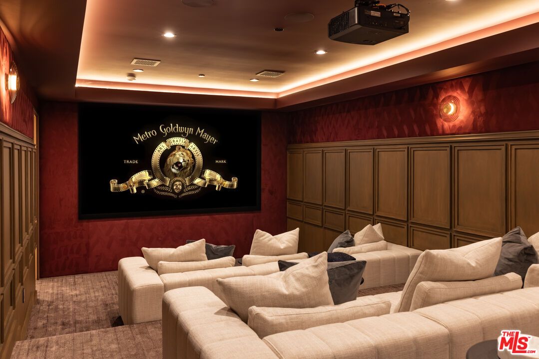 Interior, Projection Screen, Recessed Lighting, Theatre Room