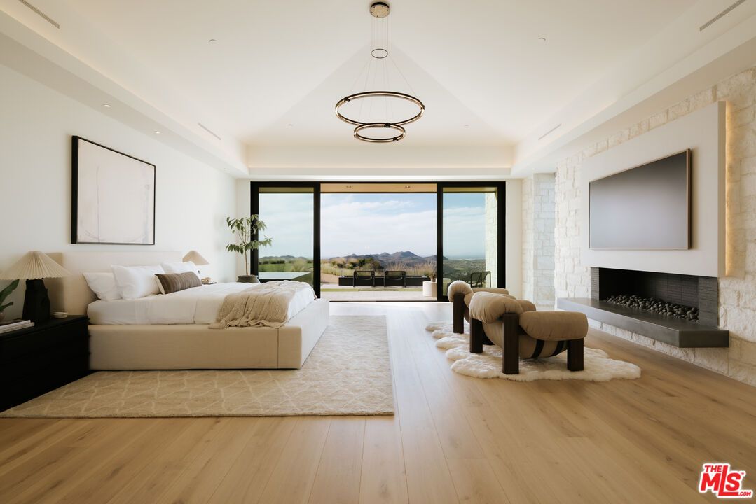 Bedroom, Fireplace, Interior, Pendant Lights, Recessed Lighting, Wood Texture Flooring