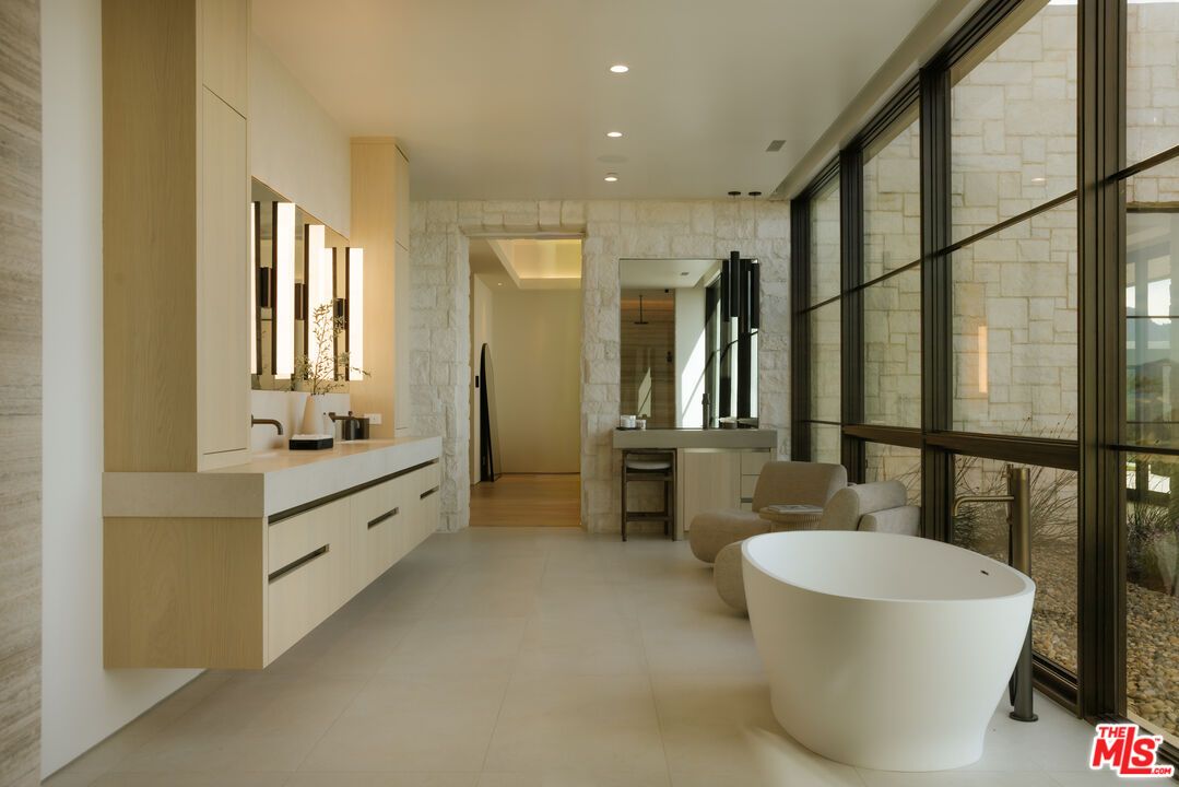 Bathroom, Dual Sink Vanities, Free Standing Baths, Interior, Recessed Lighting