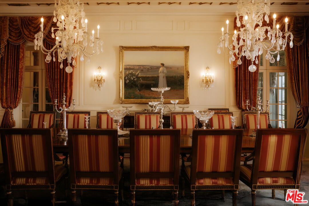 Chandelier, Dining room, Interior