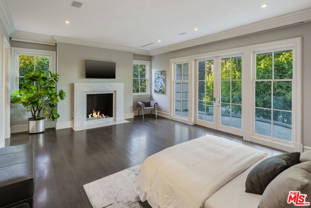 Bedroom, Fireplace, Interior, Recessed Lighting, Wood Texture Flooring