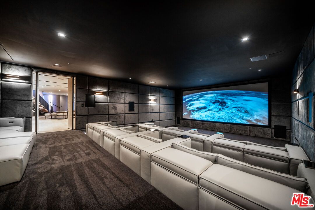 Interior, Projection Screen, Recessed Lighting, Theatre Room