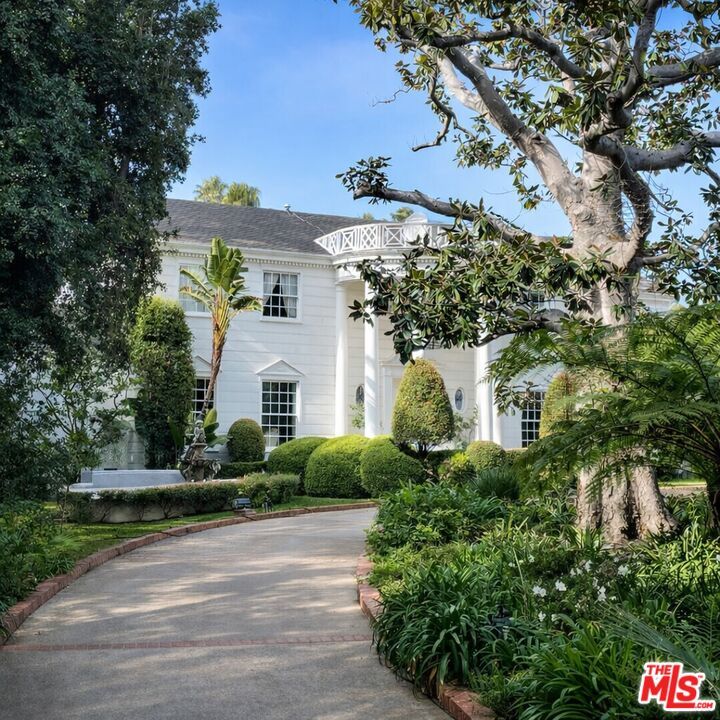 Exterior, Facade, French Provincial