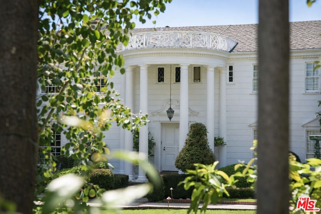 Exterior, Facade, Georgian