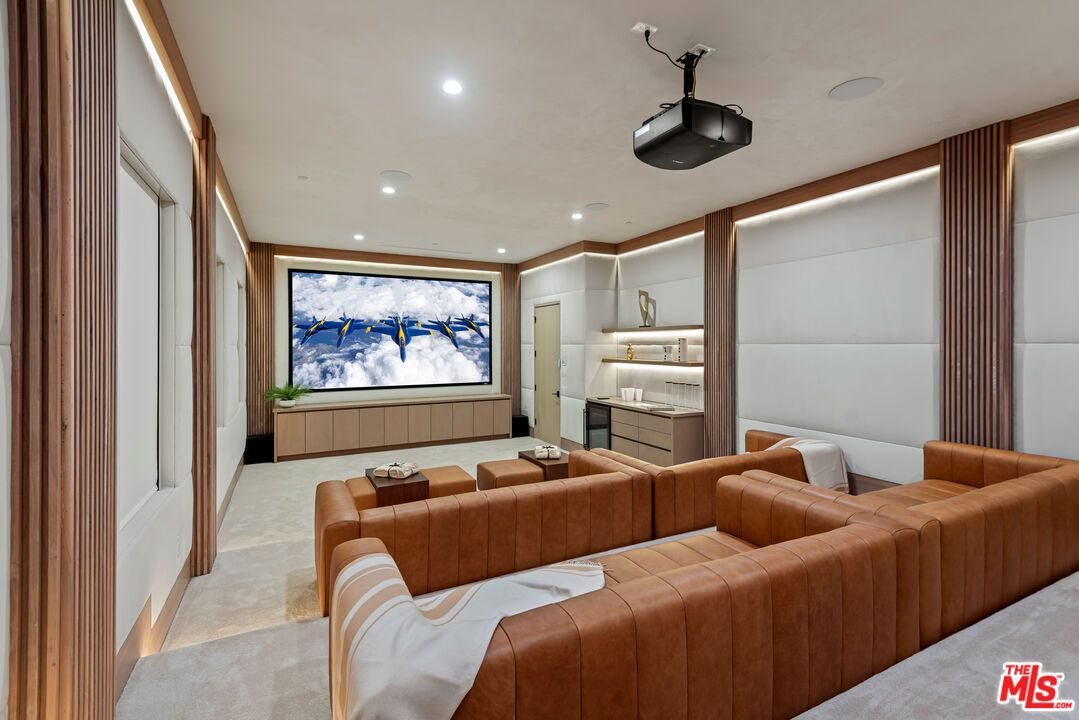 Interior, Projection Screen, Recessed Lighting, Theatre Room